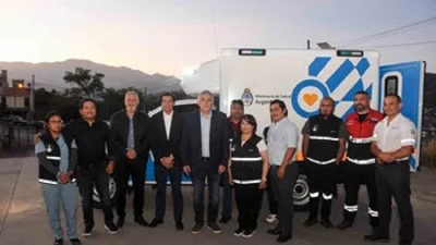 Morales reivindic&oacute; la salud p&uacute;blica y entreg&oacute; ambulancia para el hospital de El Aguilar