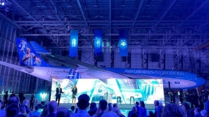 Aerol&iacute;neas present&oacute; el avi&oacute;n que llevar&aacute; a los hinchas al Mundial