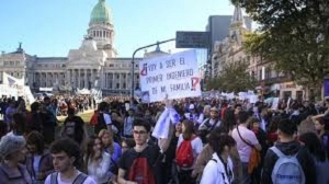 Marcha Federal: Docentes, no docentes, autoridades y estudiantes se movilizan hoy en "defensa" de la universidad p&uacute;blica