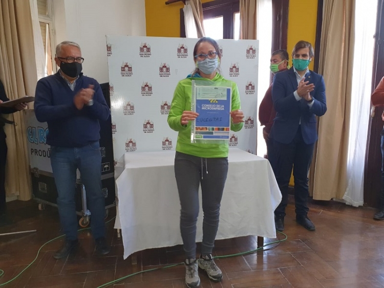 Entregaron m&aacute;s de 800 mil pesos en cr&eacute;ditos Microsol