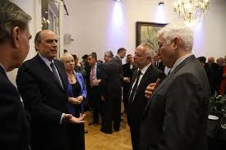 Francos en la cena de ADEPA: habl&oacute; del desaf&iacute;o que genera "la irrupci&oacute;n" de las redes y llam&oacute; a bajar "las confrontaciones"