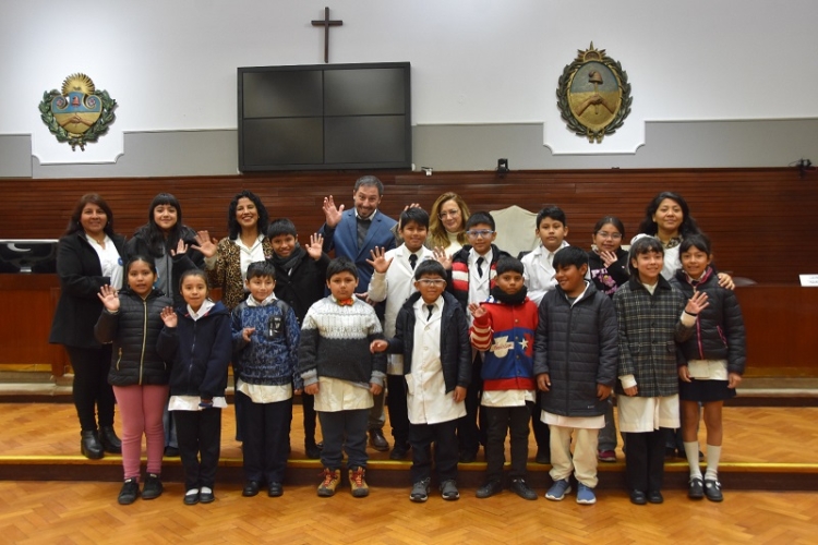 Alumnos de la Escuela Juanita Stevens visitaron la Legislatura de Jujuy