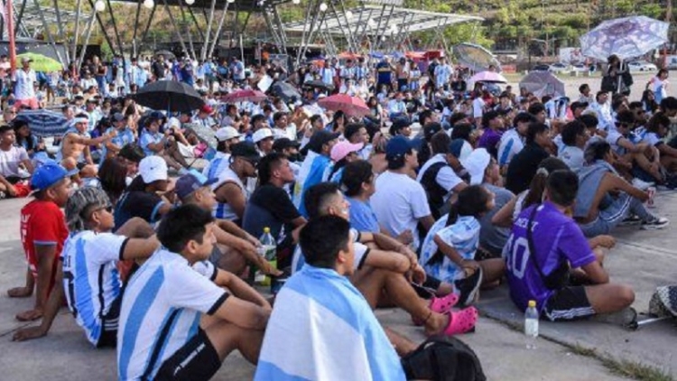 Juje&ntilde;os vivieron el triunfo argentino en la pantalla gigante de Ciudad Cultural