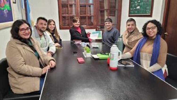 Ambiente entreg&oacute; el premio al ganador del concurso "Bosques Vivos de Jujuy"