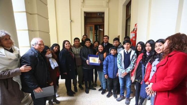 Sadir salud&oacute; a estudiantes de Le&oacute;n