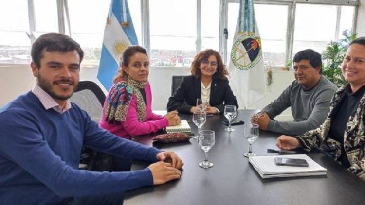 La ministra Serrano recibi&oacute; a referente de la UOCRA