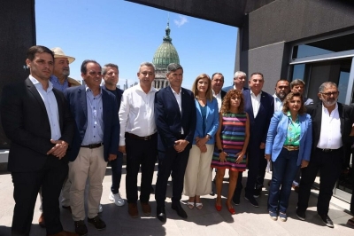 Ra&uacute;l Jorge junto a mandatarios municipales de todo el pa&iacute;s abordaron la crisis del transporte p&uacute;blico