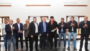 El gobernador entreg&oacute; subsidios a clubes del Ramal