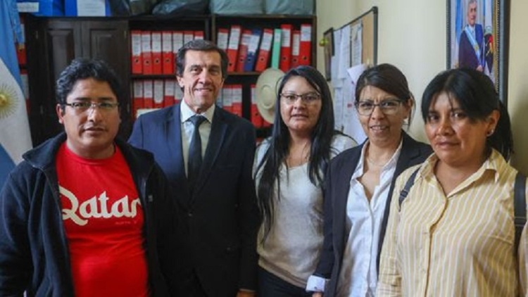 Sadir entreg&oacute; fondos para obras de mejoras en el polideportivo de Olaroz Chico
