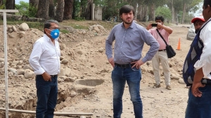 V&iacute;ctor Galarza junto a Iv&aacute;n Poncio supervisaron la obra de cloacas en barrios de Fraile Pintado