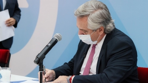 Fern&aacute;ndez promulg&oacute; la reforma de Ganancias: "Estamos resolviendo el poder adquisitivo de m&aacute;s de un mill&oacute;n de trabajadores"