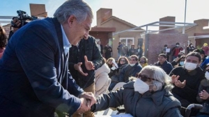 El gobernador entreg&oacute; viviendas en Palpal&aacute;