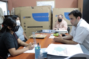Principio de acuerdo con comerciantes informales (manteros) del Barrio General Savio