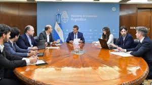 Econom&iacute;a canje&oacute; $7,4 billones de t&iacute;tulos en pesos, el m&aacute;s grande de la historia argentina