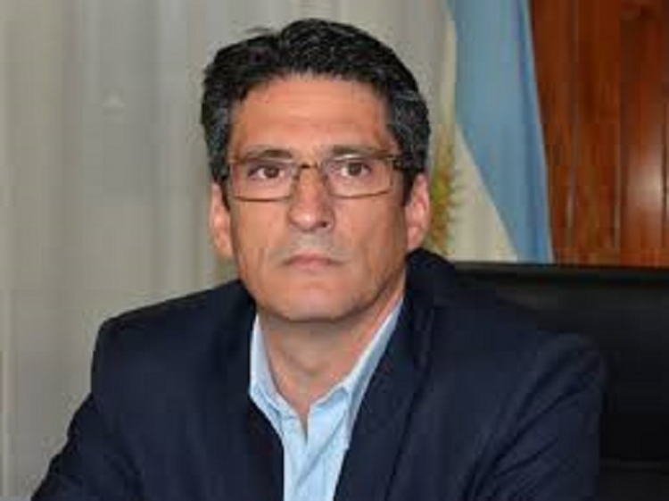 El tope salarial alcanza a funcionarios y empleados p&uacute;blicos que ganan m&aacute;s de $100.000