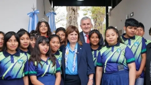 Hist&oacute;rico: Morales inaugur&oacute; simult&aacute;neamente 8 edificios educativos e inici&oacute; la construcci&oacute;n de 6 y la refacci&oacute;n de otros 9