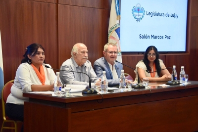 Mario  Pizarro firm&oacute; convenio de cooperaci&oacute;n con entidades vecinales de Jujuy