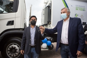 En Caimancito el gobernador Morales entreg&oacute; un cami&oacute;n para la comuna