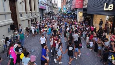 Jujuy se sumergi&oacute; en el carnaval con una muestra cultural espont&aacute;nea en el centro de la ciudad