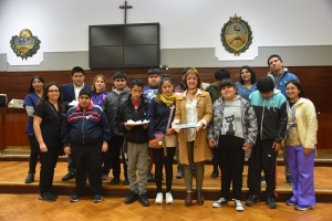 En el D&iacute;a de la Escarapela alumnos de la Fundaci&oacute;n Sentir visitaron la Legislatura