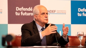 Taiana destac&oacute; el rol de las FFAA para defender la soberan&iacute;a y las "riquezas naturales"