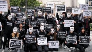Veganos marcharon para visibilizar "la explotaci&oacute;n que siguen padeciendo los animales"