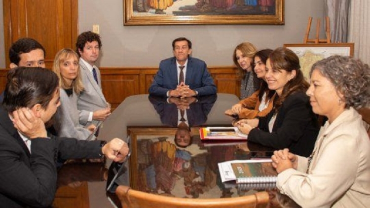 El ministro Carlos Sadir recibi&oacute; a la comitiva del Banco Centroamericano de Integraci&oacute;n Econ&oacute;mica