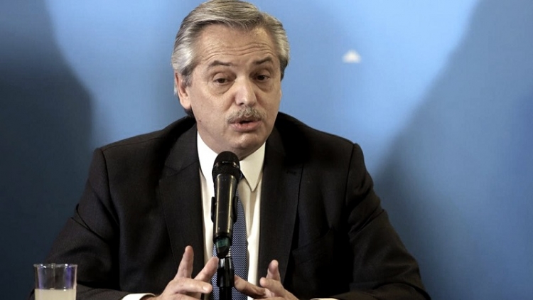 Fern&aacute;ndez pidi&oacute; un "aporte" al sistema financiero para ayudar a salir de la crisis