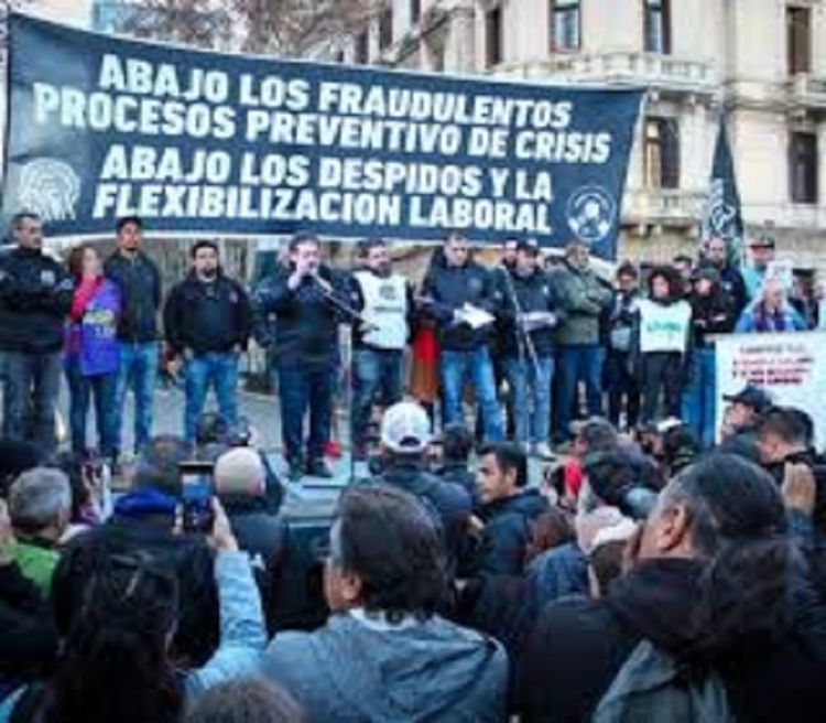 La izquierda march&oacute; a Plaza de Mayo para enfrentar "los despidos, el ajuste y la persecuci&oacute;n pol&iacute;tica"