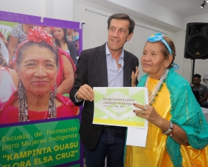 Sadir, junto a mujeres emprendedoras del pueblo guaran&iacute;