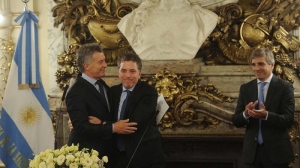 Denuncian por env&iacute;o ilegal de d&oacute;lares al exterior a Dujovne, gestor de la deuda con el FMI