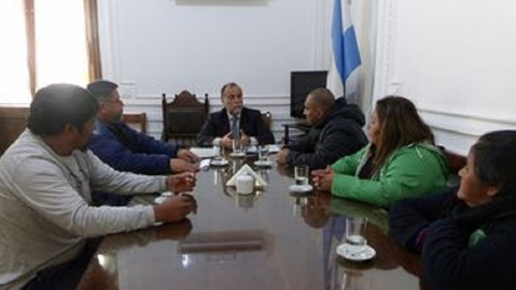 Intensas reuniones para mejorar condiciones laborales de estatales