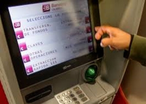 El Banco Central aument&oacute; los montos m&aacute;ximos para extraer plata por cajeros autom&aacute;ticos