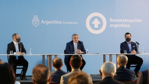 Fern&aacute;ndez llam&oacute; a "eliminar odios y venganzas" y abog&oacute; por traer inversiones que generen "trabajo"