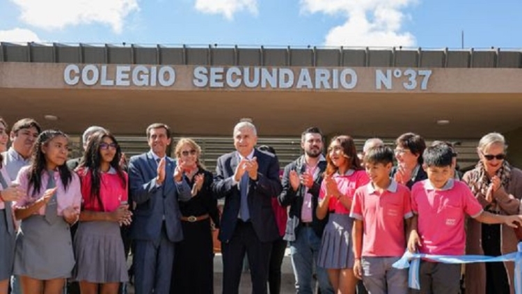 En la inauguraci&oacute;n del Secundario N&deg; 37 de Chalic&aacute;n, Morales felicit&oacute; a los estudiantes que porque "no se registr&oacute; repitencia"