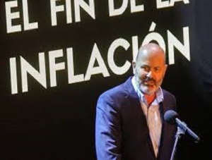 El presidente Javier Milei firm&oacute; la Esencialidad de los servicios a&eacute;reos