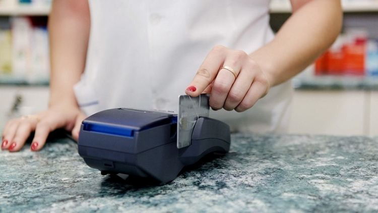 Se podr&aacute;n financiar los consumos de las tarjetas con tres meses de gracia y nueve cuotas