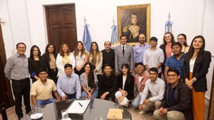 El gobernador respald&oacute; programa de formaci&oacute;n para el desarrollo