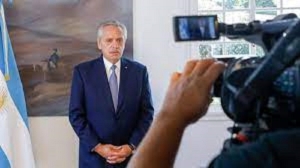 El Presidente anunci&oacute; que enviar&aacute; m&aacute;s fuerzas federales a Rosario y al Ej&eacute;rcito para urbanizar barrios populares
