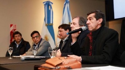 El gobernador ratific&oacute; el compromiso con el empleo en el Foro sobre la Ley de Modernizaci&oacute;n Laboral