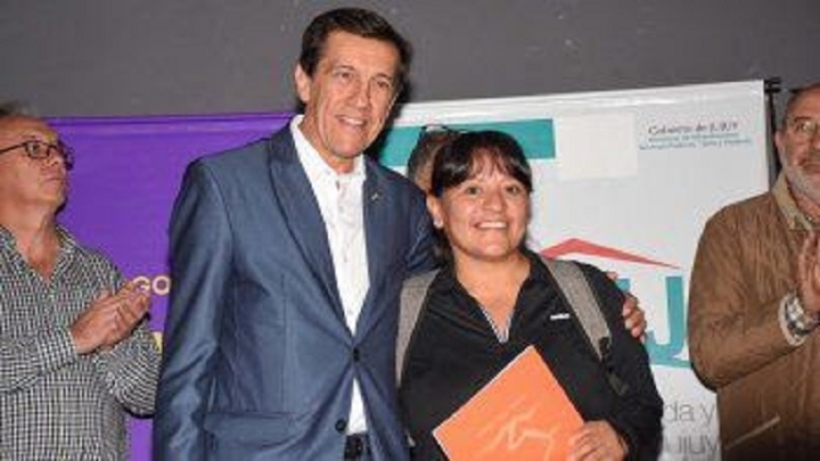 Entregaron 671 resoluciones de adjudicaci&oacute;n a familias del barrio Tupac Amaru
