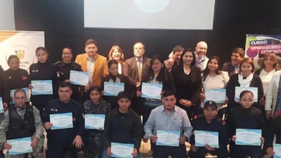 Entrega de certificados a los asistentes del 10&deg;curso "Operadores Comunitarios"