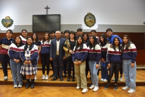 El colegio n&ordm; 54 de alto comedero y el colegio cristo rey de perico visitaron la legislatura.