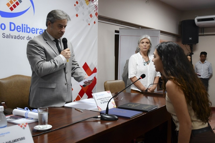 Prest&oacute; juramento la concejal Melina Doguino