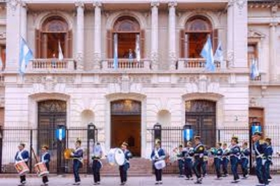Jujuy celebr&oacute; la Vigilia Patria con gran convocatoria en Plaza Belgrano y el Cabildo