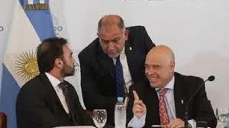 Ley de Bases y paquete fiscal: el oficialismo concret&oacute; la firma de los dict&aacute;menes y podr&aacute; sesionar en el Senado