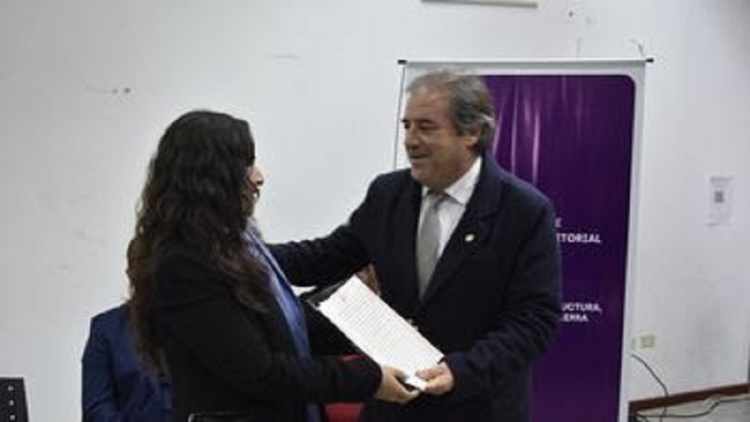 Regularizaci&oacute;n de lotes: la Provincia entreg&oacute; escrituras