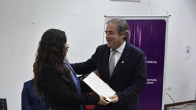 Regularizaci&oacute;n de lotes: la Provincia entreg&oacute; escrituras