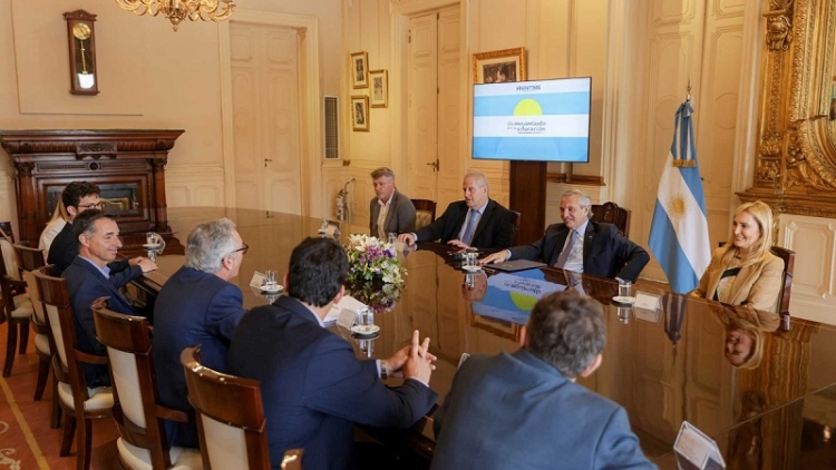 "Soy un defensor ac&eacute;rrimo de la educaci&oacute;n p&uacute;blica", asegur&oacute; Alberto Fern&aacute;ndez