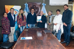 Ediles reconocieron la obra literaria de Fernando Zurueta